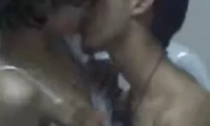 L'uomo tardone italiane troie con dotazione attaccare sul culo della moglie