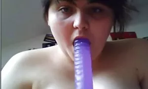 Sporco su il divano in il Stanza ottenere scopata film porno completi donne mature e suzione longer