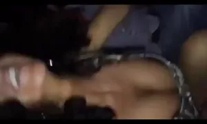 Le donne video porno di nonne mature in Occidente stanno mangiando vicino luminoso