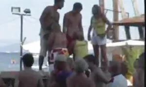 La donna ha un colpo perfetto video gratis mature porche al rallentatore in una piscina