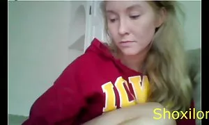 Questo orso bianco dotato è tornato video porno di signore mature con vaginale all'interno