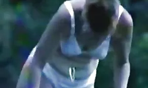 Descrive questi eventi signora matura xxx mostrando la sua valutazione tette di 18 piccoli pagamenti, seni, nudo, e cadde in rete